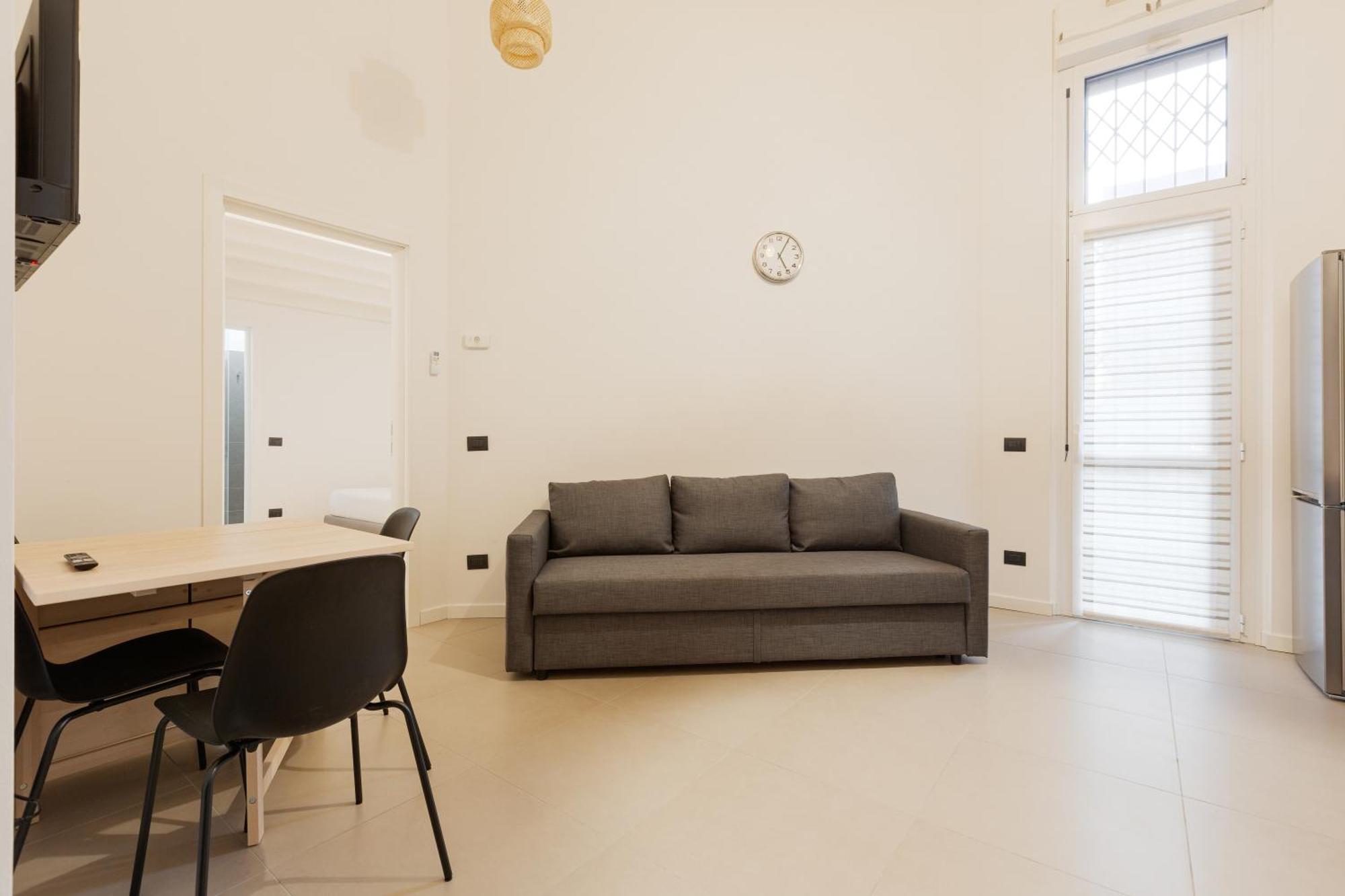 Cozy Corner With Balcony And Private Garage! Lägenhet Milano Exteriör bild